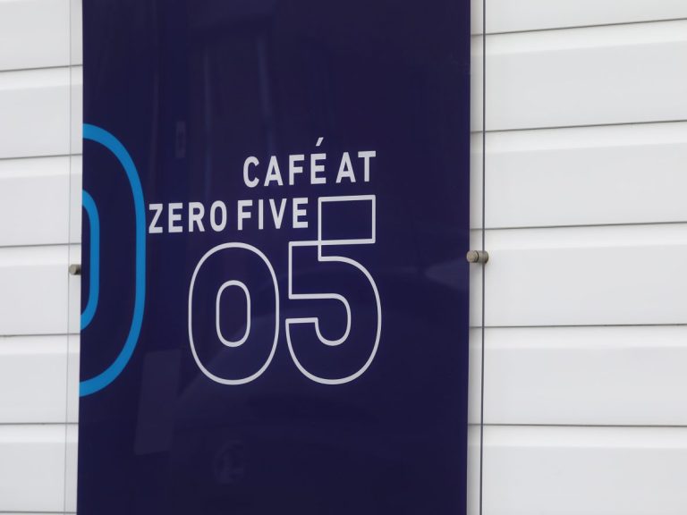 Sign showing Cafe05